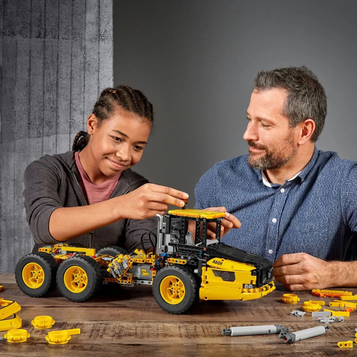 LEGO Technic Volvo 6x6 Truck 42114 - 2193 Stukken - Geel