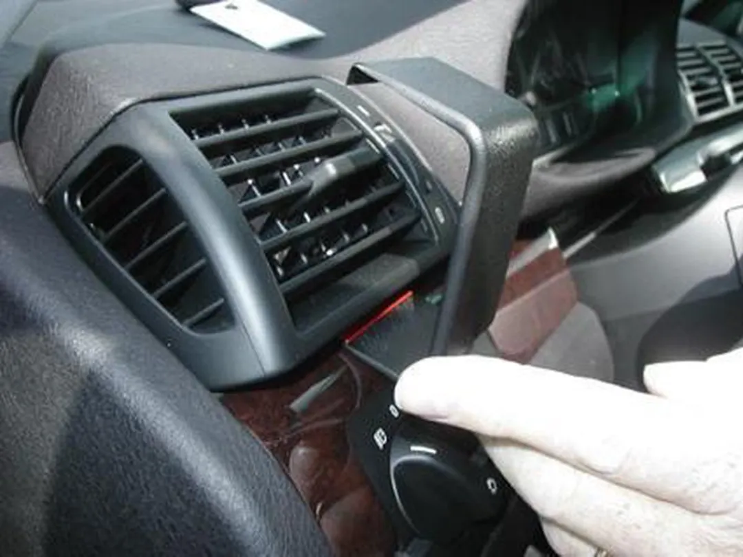 Brodit Dashmount BMW Compact 01-02 - 802851 - Zwart