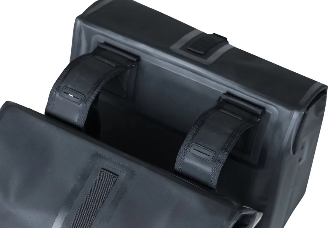 Basil Urban Dry Dubbele Fietstas 50L - Zwart