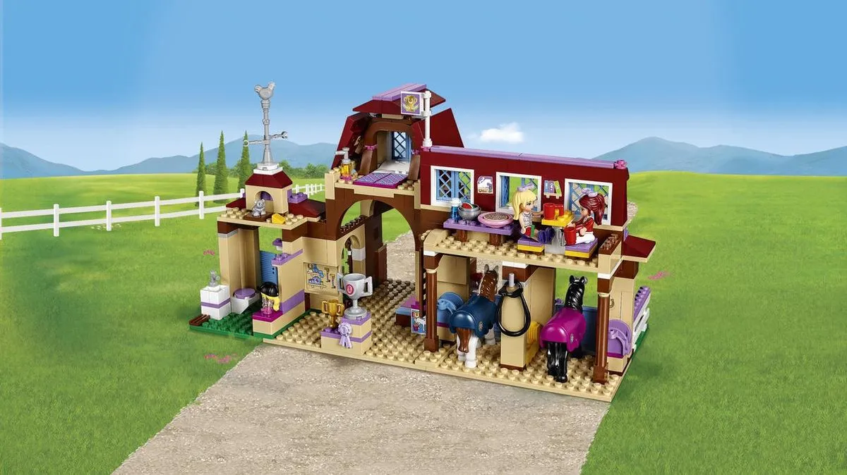 LEGO Friends Heartlake Paardrijclub 41126 - 575 Stukken