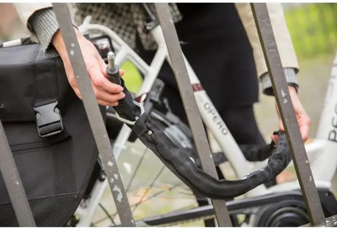 AXA Defender ART2 Fietsslot - 100cm Ketting + Zadeltas - Zwart
