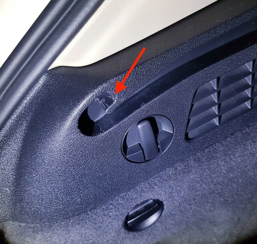 Audi Q3 8U Achterklep Houders Hoedenplank - 8U0863880L - 2 Stuks - Zwart