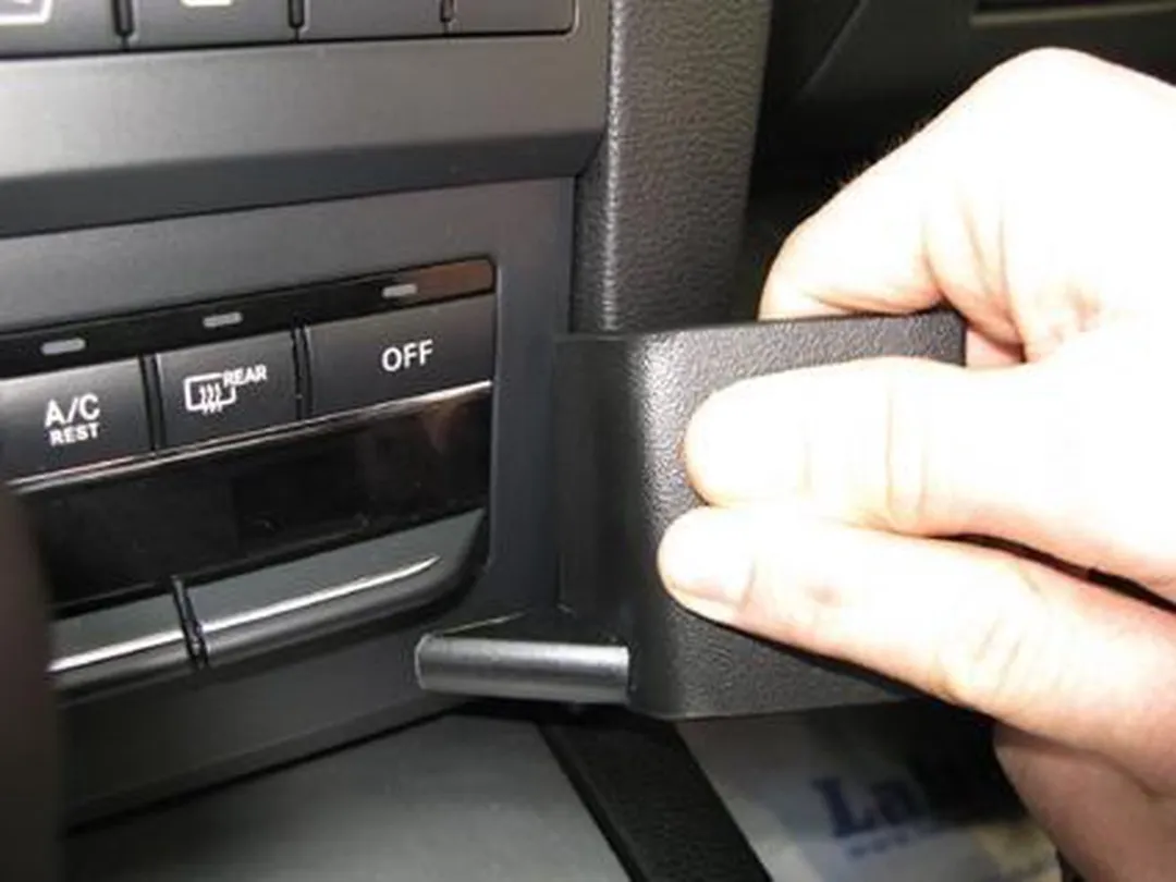 Brodit Angled Mount 854460 - Mercedes E-Klasse Coupé/Convertible 200-2010 - Zwart