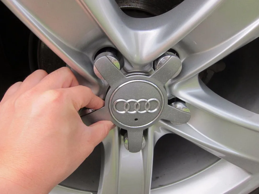 Audi Naafkappen Set 4 Stuks - 8R0601165 - Zilver