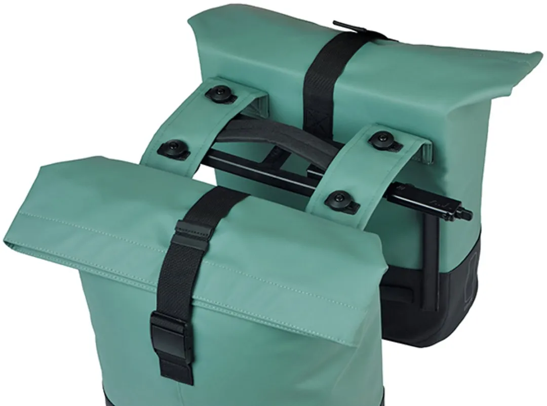 Basil Cove - Dubbele fietstas - 28-32 liter - Incl. MIK adapterplaat - Waterafstotend - Reflectie details - Gerecycled materiaal - groen/zwart