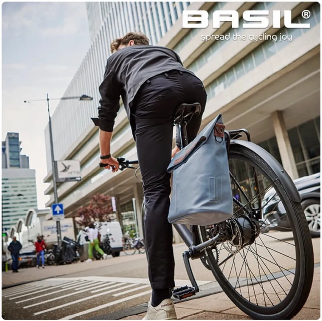 Basil City MIK Hooks Fietstas 16L - Graphite Blauw - afbeelding 6 van 6