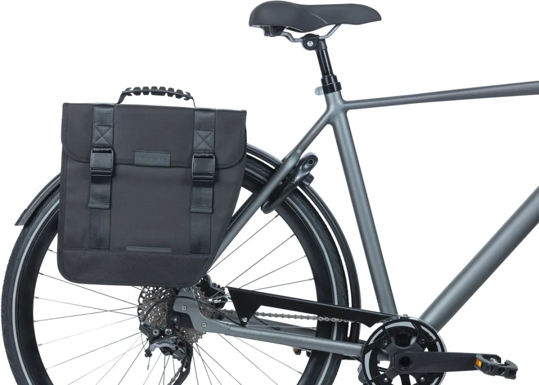Basil Tour Right Fietstas 14L - Zwart