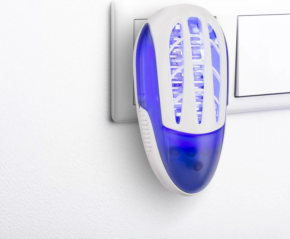 Tristar IV-3701 - Insectenlamp 2,2W - 3 UV LED Lamen - Voor stopcontact - Incl. opvangbakje