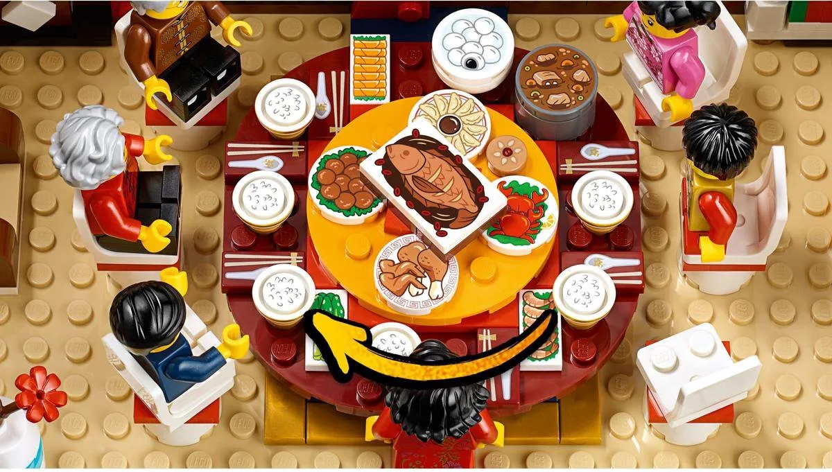 LEGO Chinese New Year's Eve Dinner 615 Stukken - 6 Minifiguren