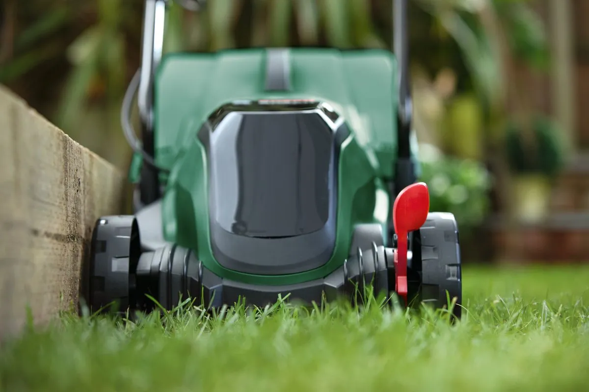 Bosch CityMower 18V-32-300 Grasmaaier 32cm - 31L - afbeelding 5 van 6