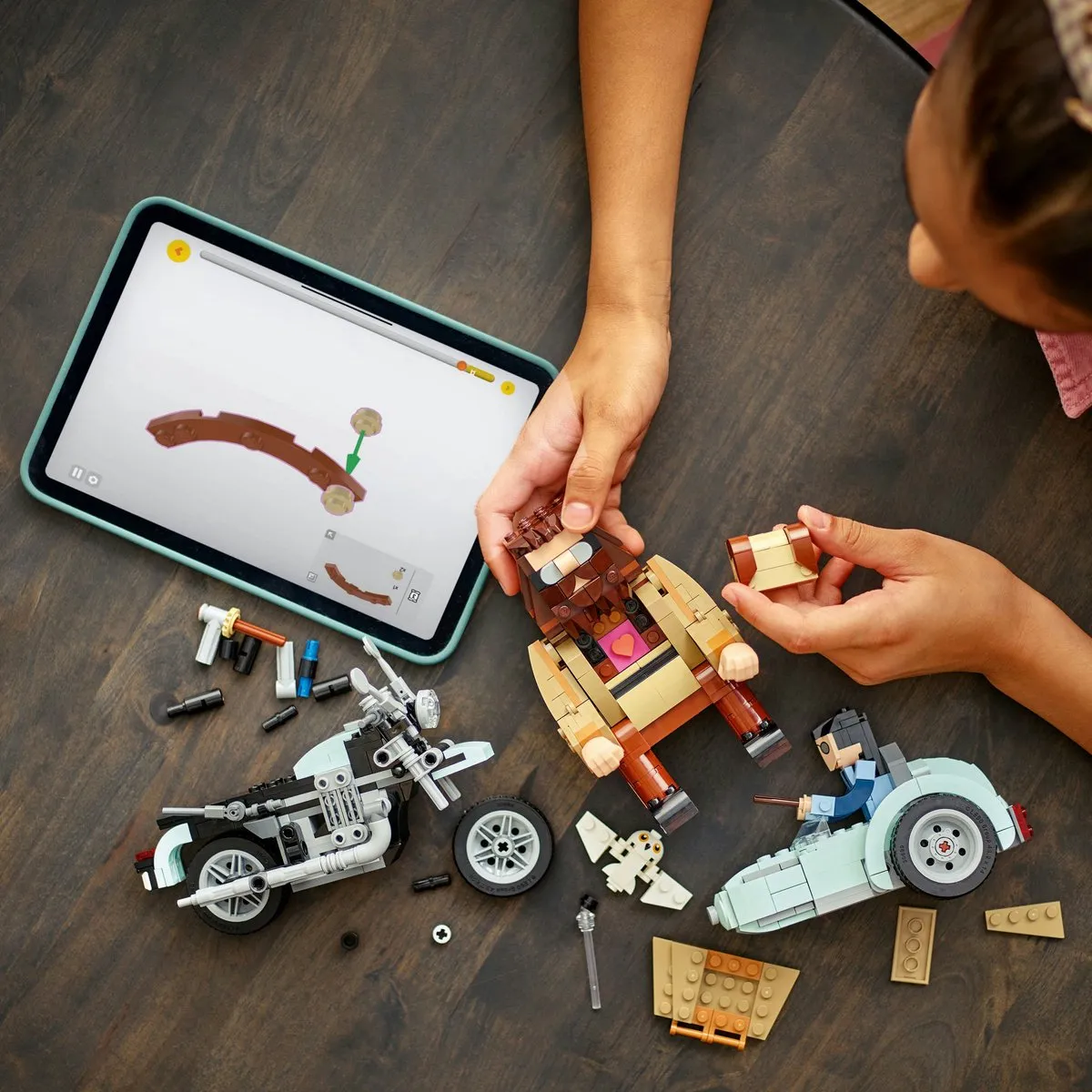 LEGO Harry Potter Hagrid en Harry's Motor 76443 - 617 Stukken