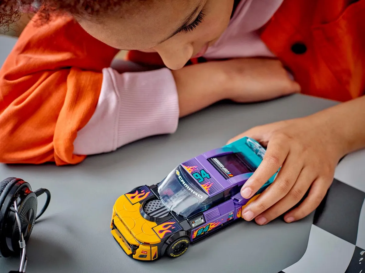 LEGO Speed Champions NASCAR Chevrolet Camaro ZL1 76935 - 328 Stukken - afbeelding 6 van 6