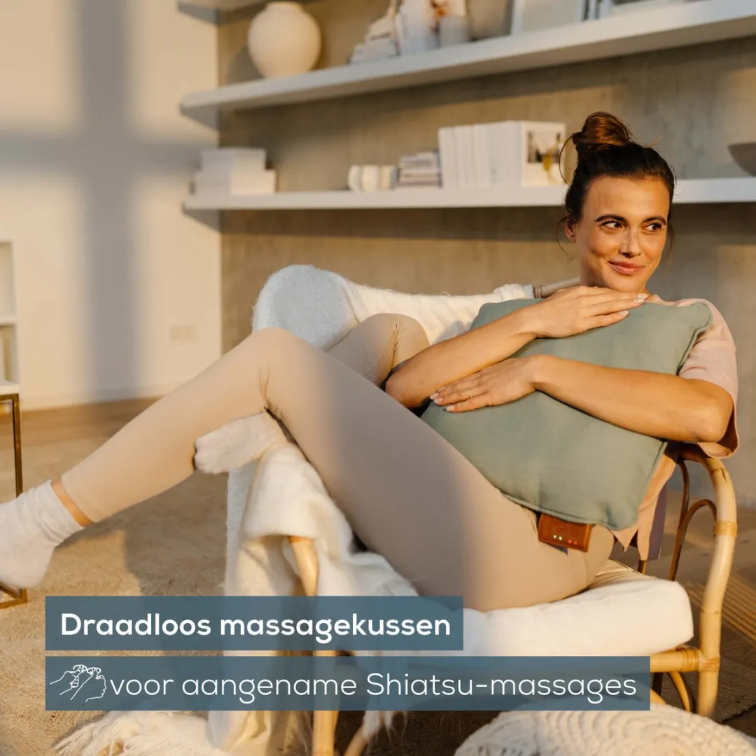 Beurer MG 139 Accu-massagekussen met warmtefunctie - Draadloos - Inschakelbare warmte - Gemaakt van gerecycled materiaal - Machinewasbaar - Automatische uitschakeling - 40 x 40 cm - Mint