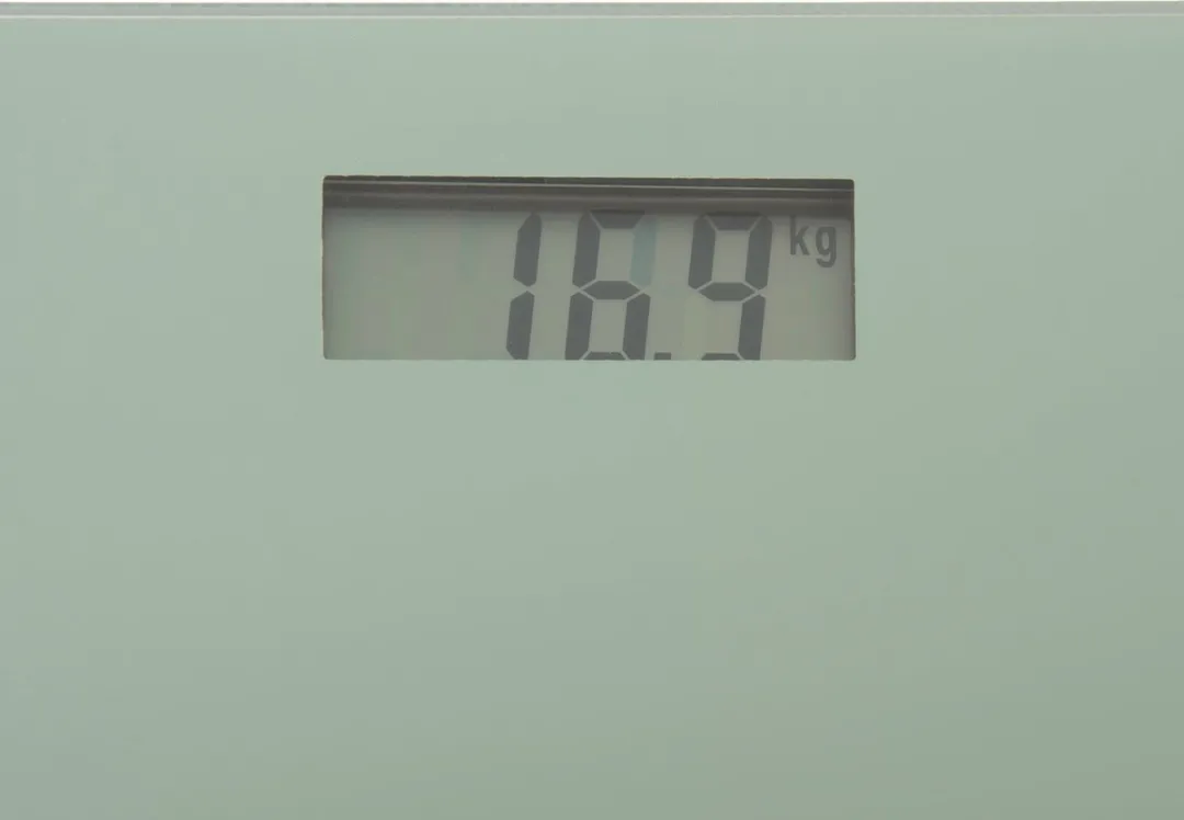 Present Time Weegschaal Libra - Groen - 28x28x2,3 cm - Modern