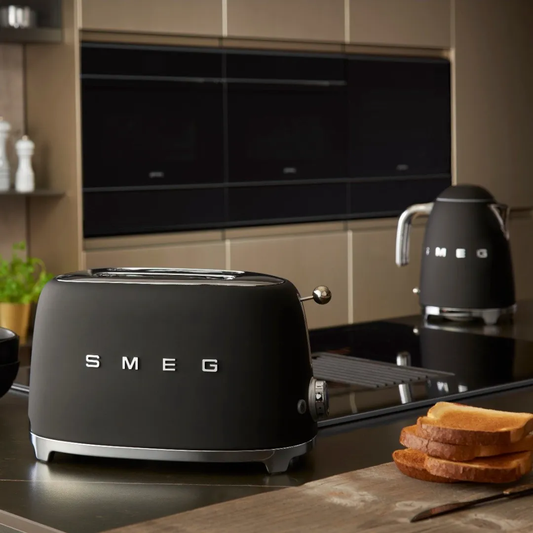 Smeg TSF01BLMEU Broodrooster 2x2 - 950W - 6 Niveaus - Mat Zwart