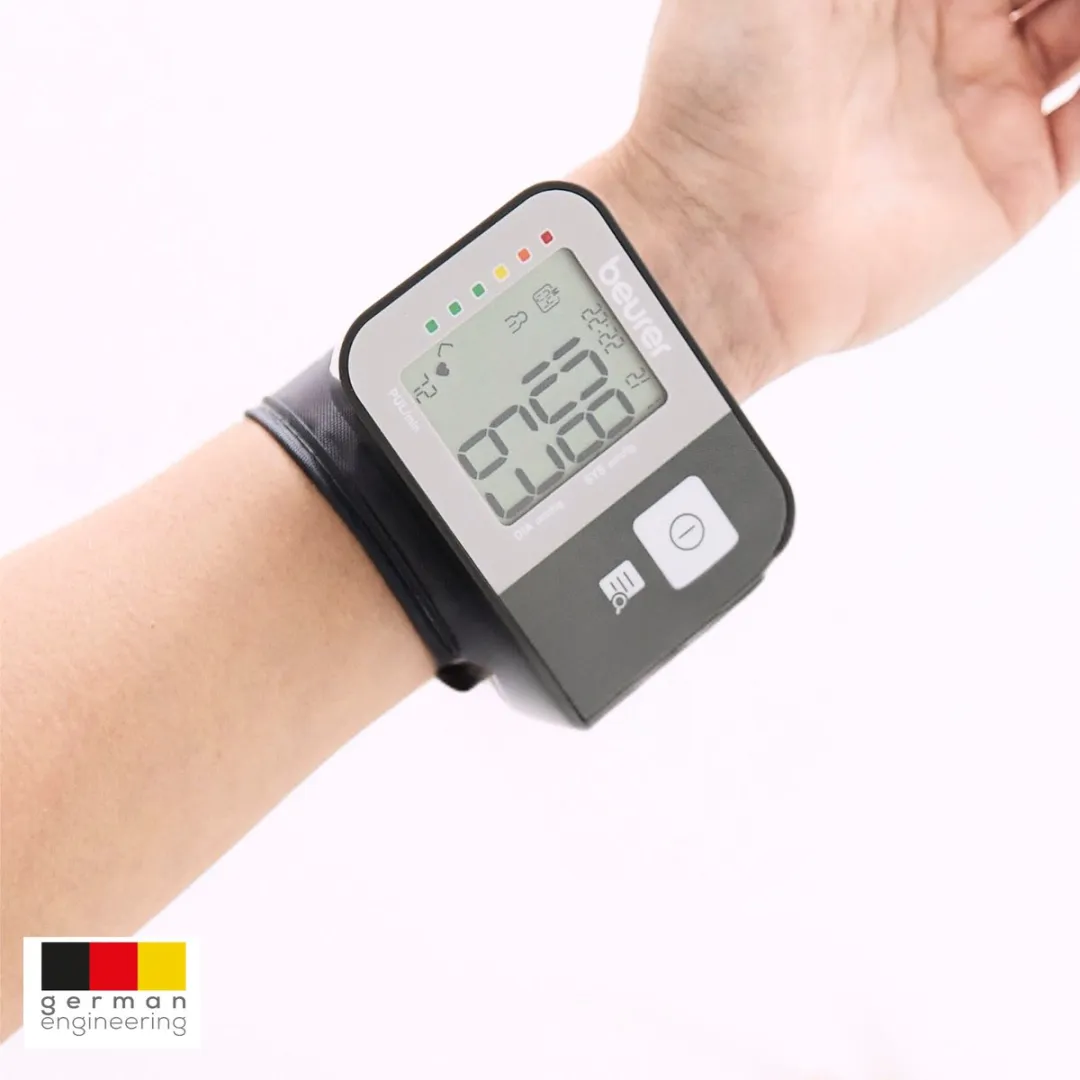 Beurer BC 27 Bloeddrukmeter Pols - Compacte Hartslagmeter - Handig voor Onderweg - Herkent Hartritmestoornis - Voor 2 gebruikers - Inc. Manchet Pols (14 - 19.5 cm) - 5 jaar Garantie