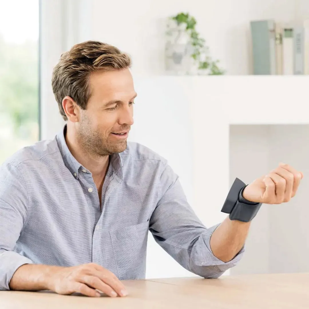 Beurer BC 27 Bloeddrukmeter Pols - Compacte Hartslagmeter - Handig voor Onderweg - Herkent Hartritmestoornis - Voor 2 gebruikers - Inc. Manchet Pols (14 - 19.5 cm) - 5 jaar Garantie