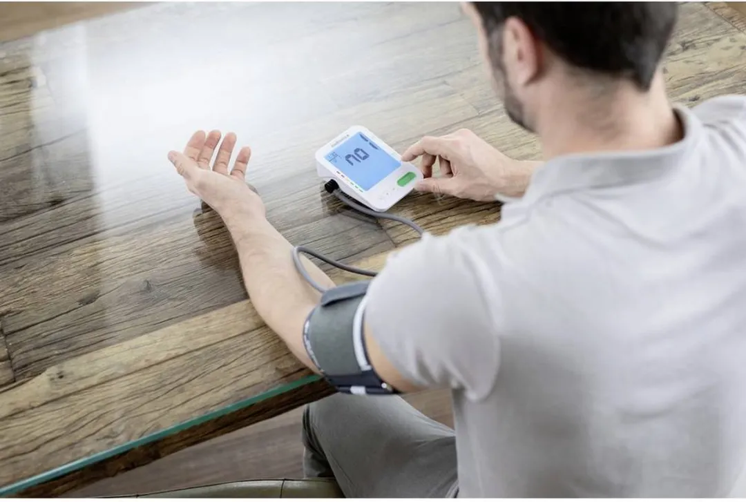 medisana BU 584 connect Oberarm-Blutdruckmessgerät weiß