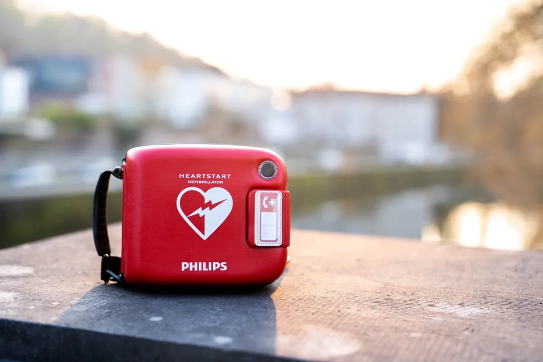 Philips HS-1 AED + binnenkast