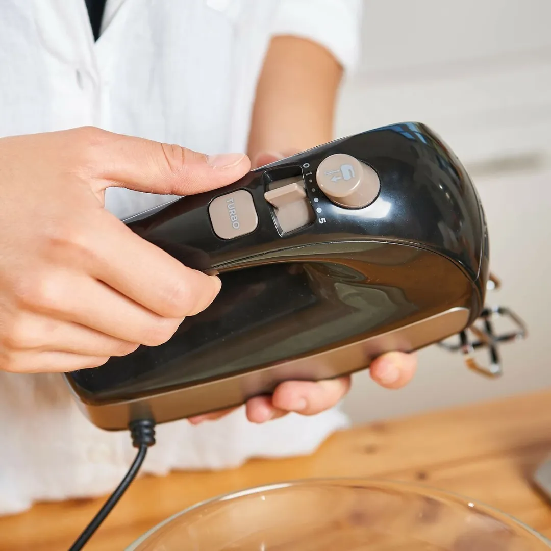 BLACK+DECKER BXMX500E Handmixer - 500W - 5 Snelheden - Zwart/Zilver - afbeelding 6 van 6