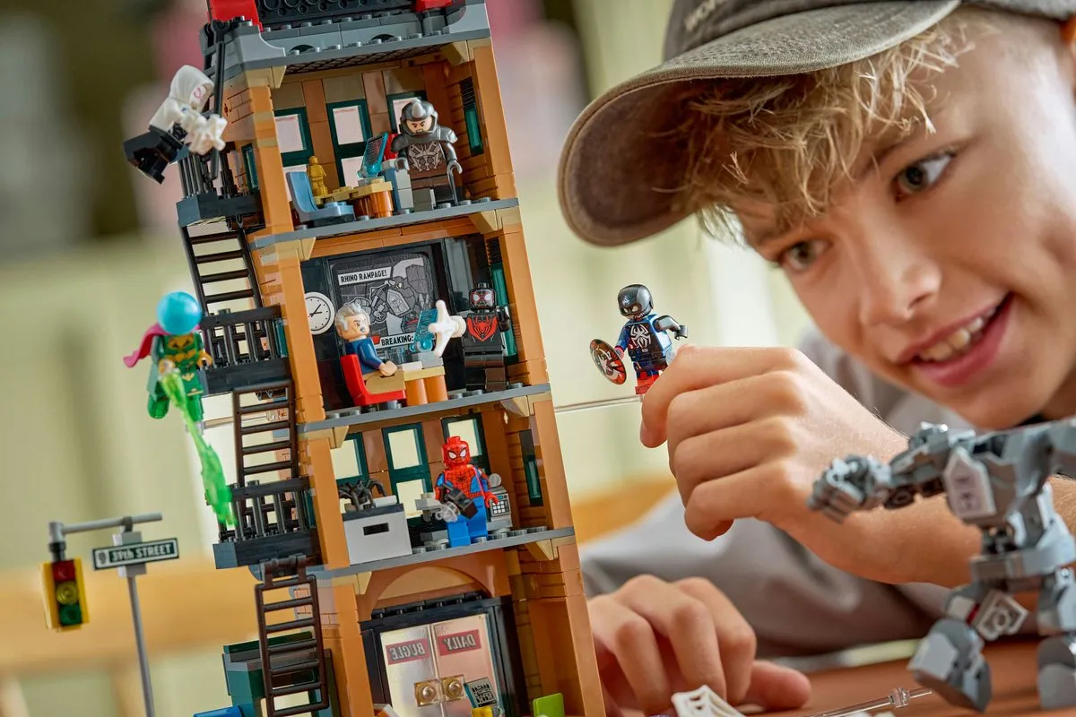 LEGO Marvel Spider-Man vs. Mysterio Daily Bugle 76342 - 781 Stukken