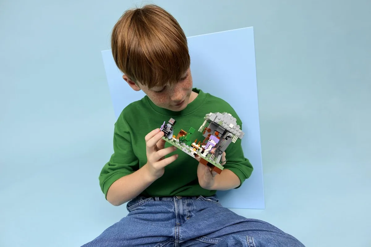 LEGO Minecraft De Bleke Tuin 21586 Bouwpakket - 243 Stukken