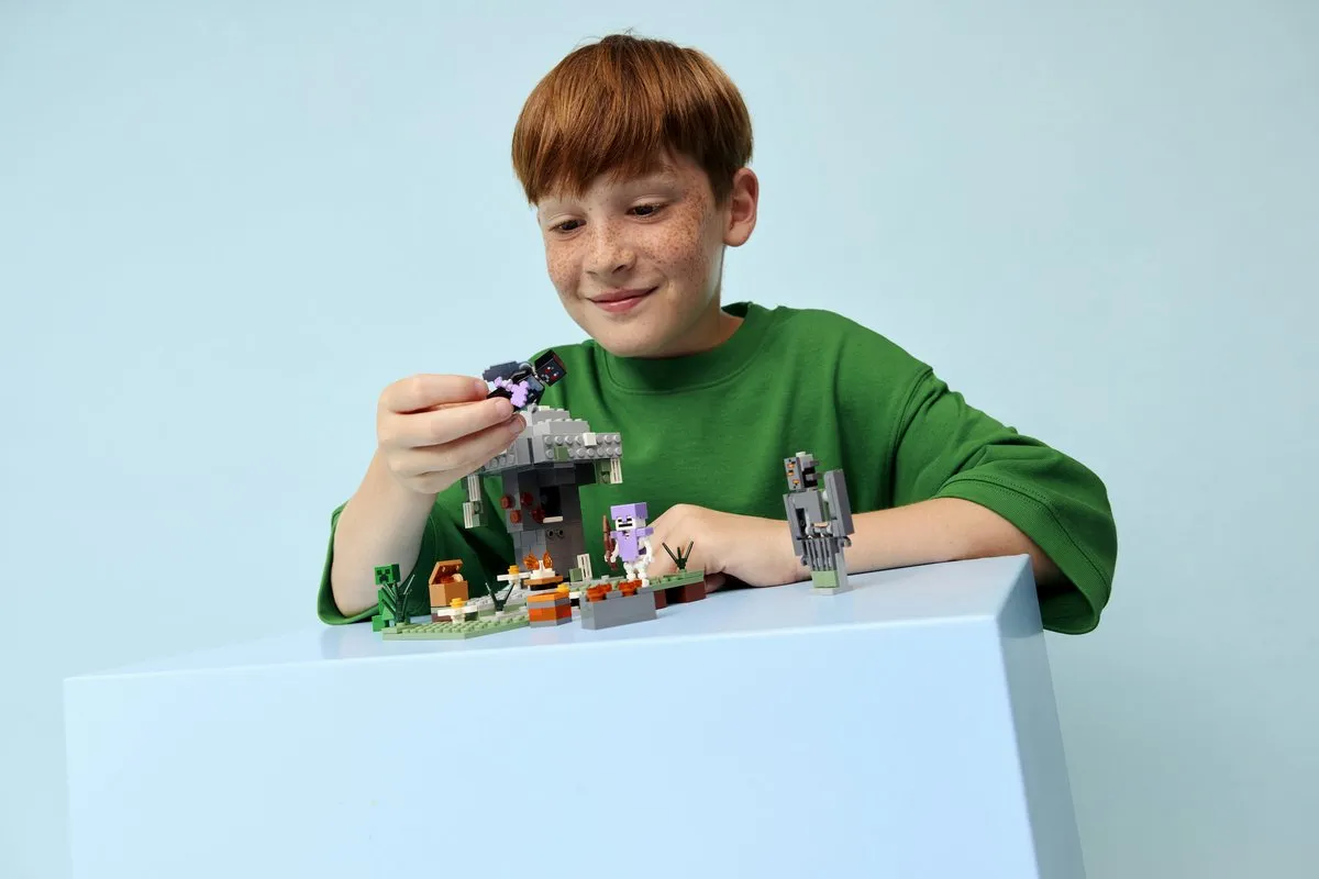 LEGO Minecraft De Bleke Tuin 21586 Bouwpakket - 243 Stukken