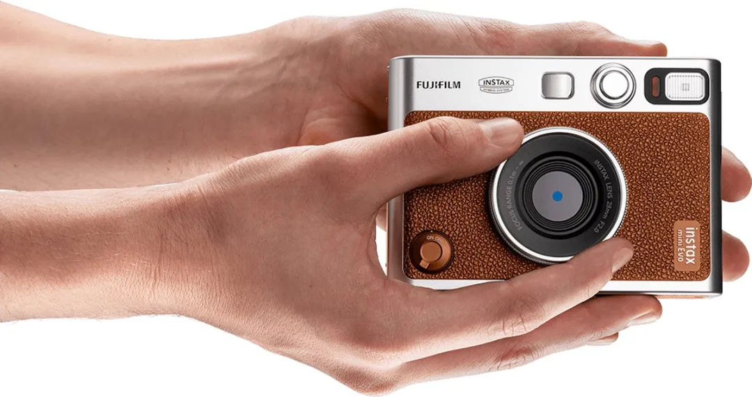 FUJIFILM instax mini Evo™ - Instant Camera - Bruin