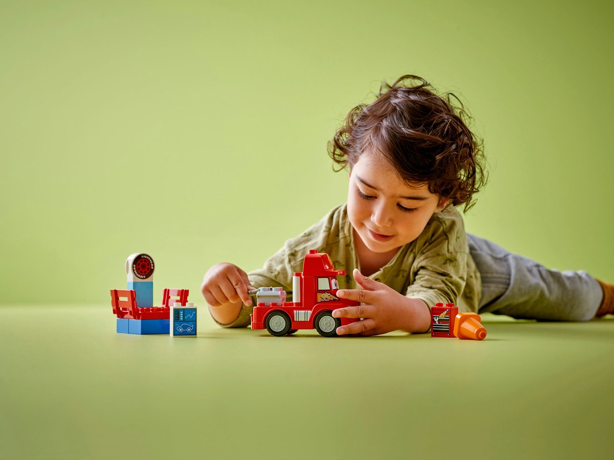 LEGO DUPLO Disney en Pixar's Cars Mack bij de race - 10417
