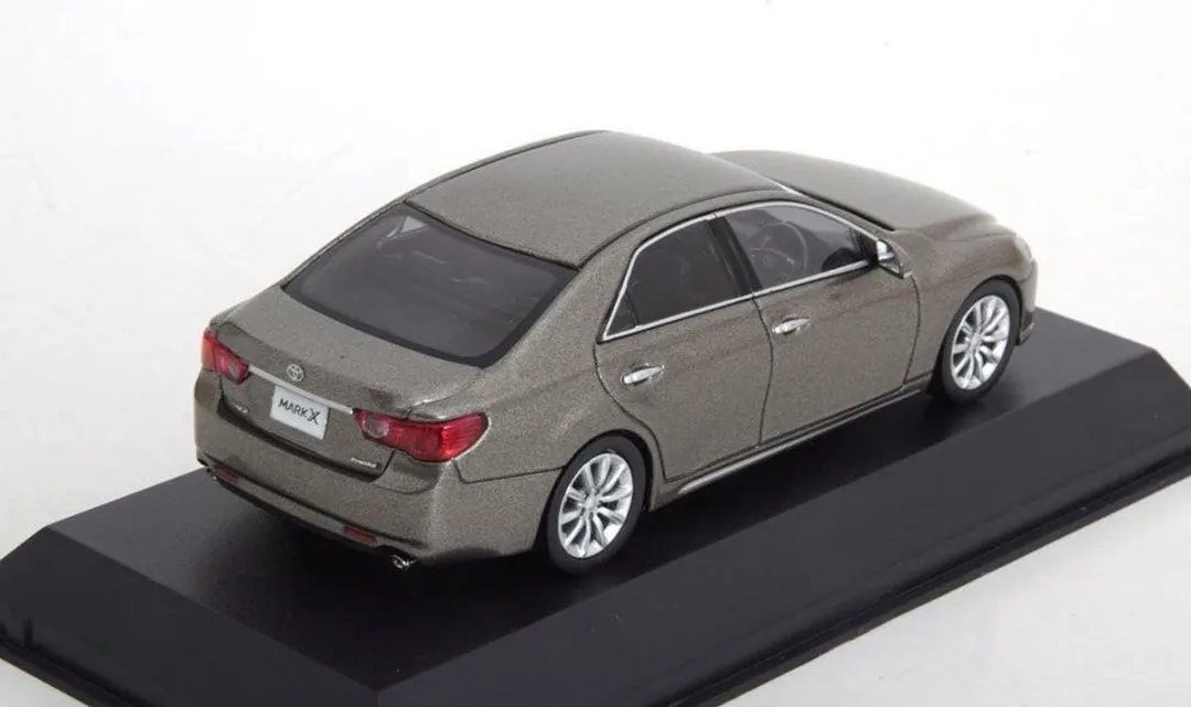 Toyota Mark X Premium Kyosho 1:43 - Multicolor