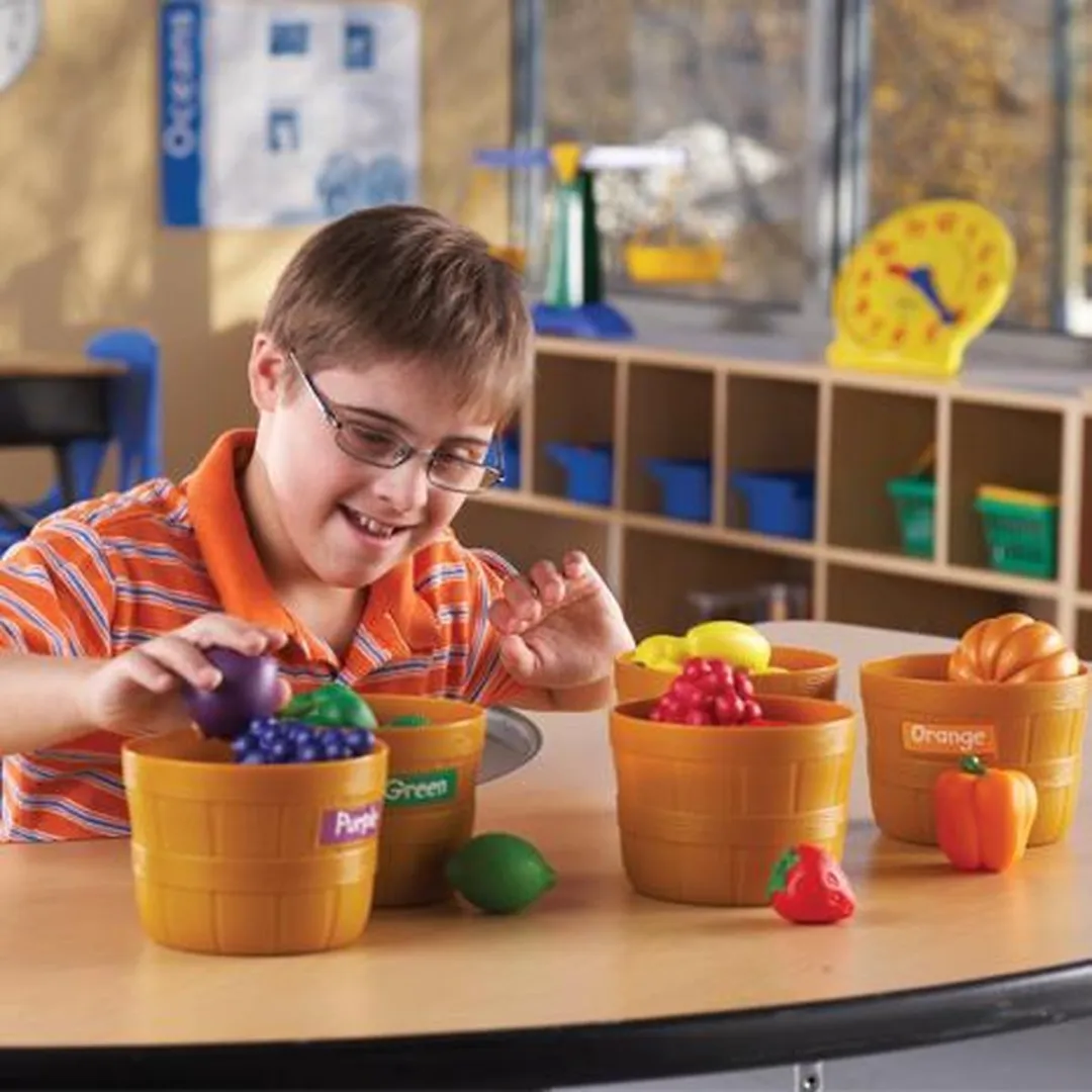 Learning Resources Marktkraamspel - 25 Voedingsmiddelen & 5 Manden - Multicolor