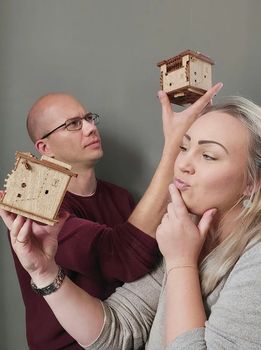 Geronimo Games Schrodinger's Cat Escape Room in a Box