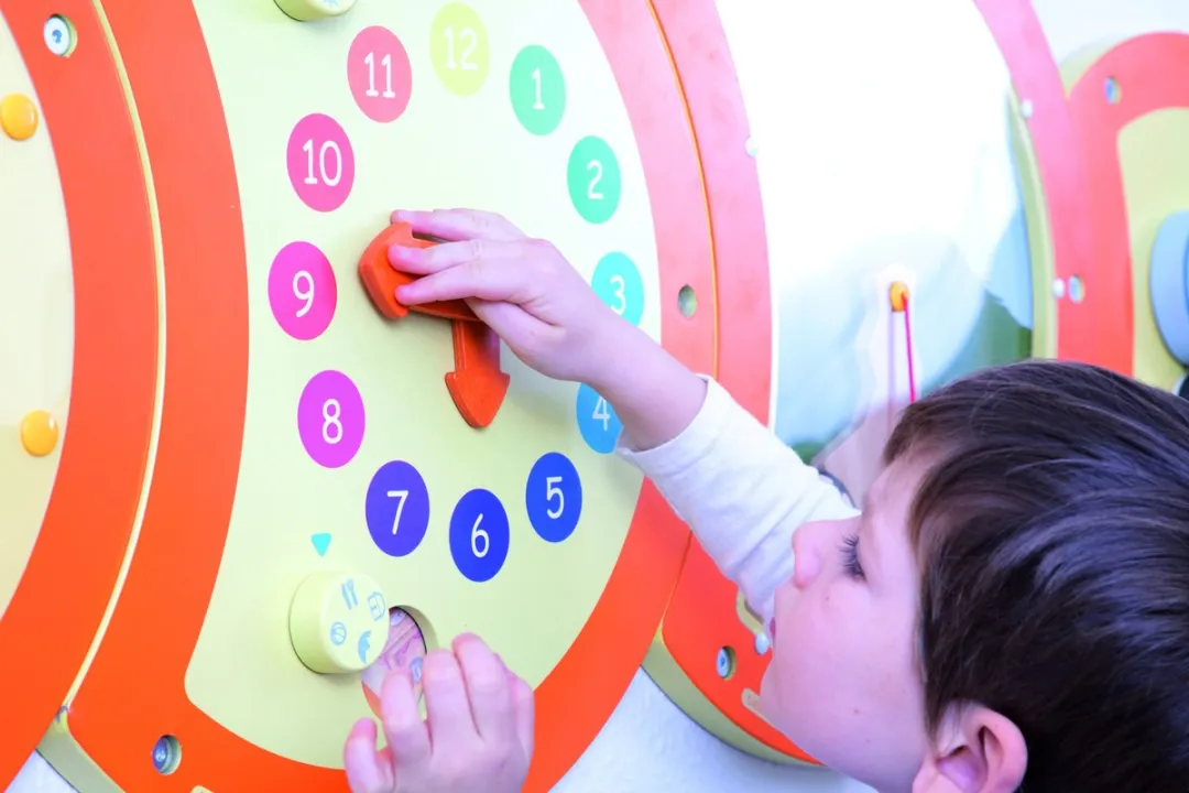 Beleduc Speel Element Rups Klok - 6 Spelers