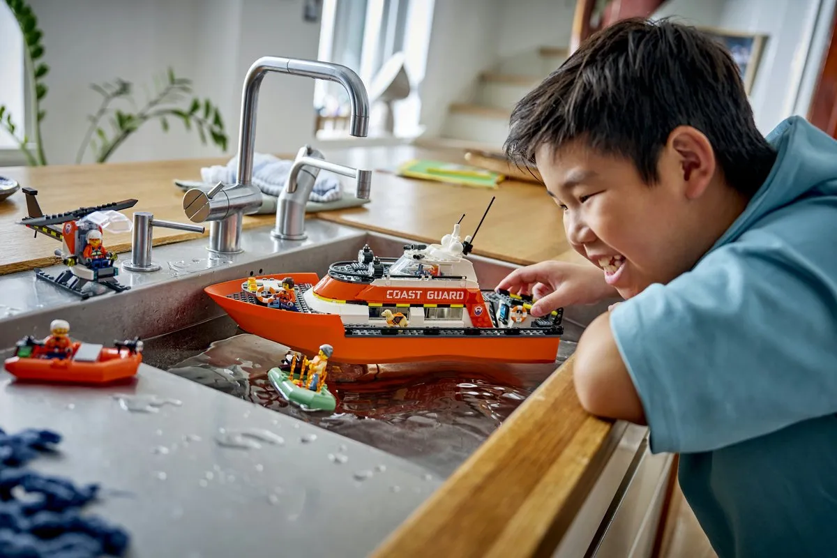 LEGO City Reddingsboot Kustwacht met Helikopter - 742 Stukken - 5 Minifiguren - Multicolor - afbeelding 6 van 6