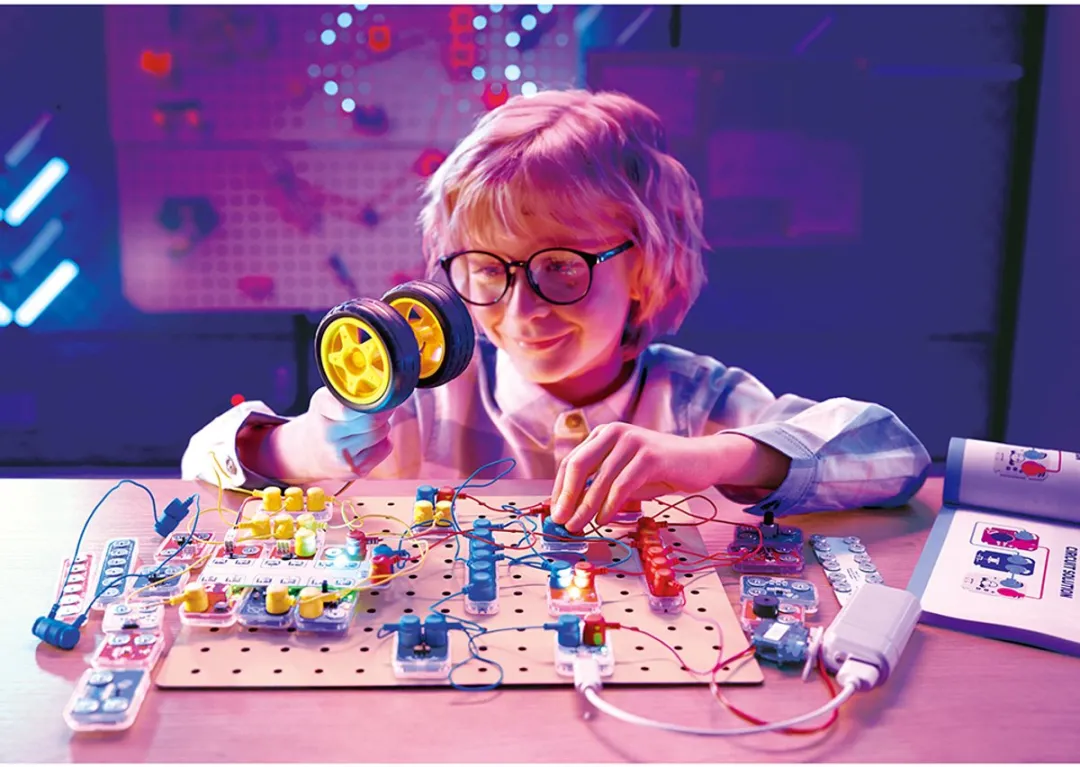 Hape Circuit Explorer Lab Kit E5200 - Multicolor