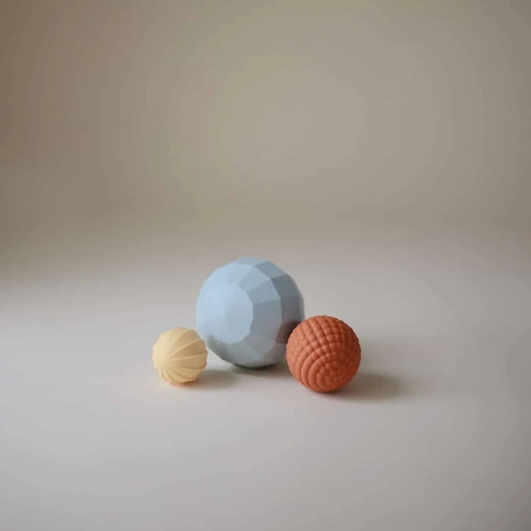 Mushie Nesting Spheres Sensory Bal - Poederblauw