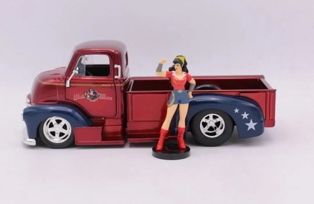 Jada Toys 1952 Chevy Coe Pickup Wonder Woman DC Comics Bombshells 1:24 - 30453