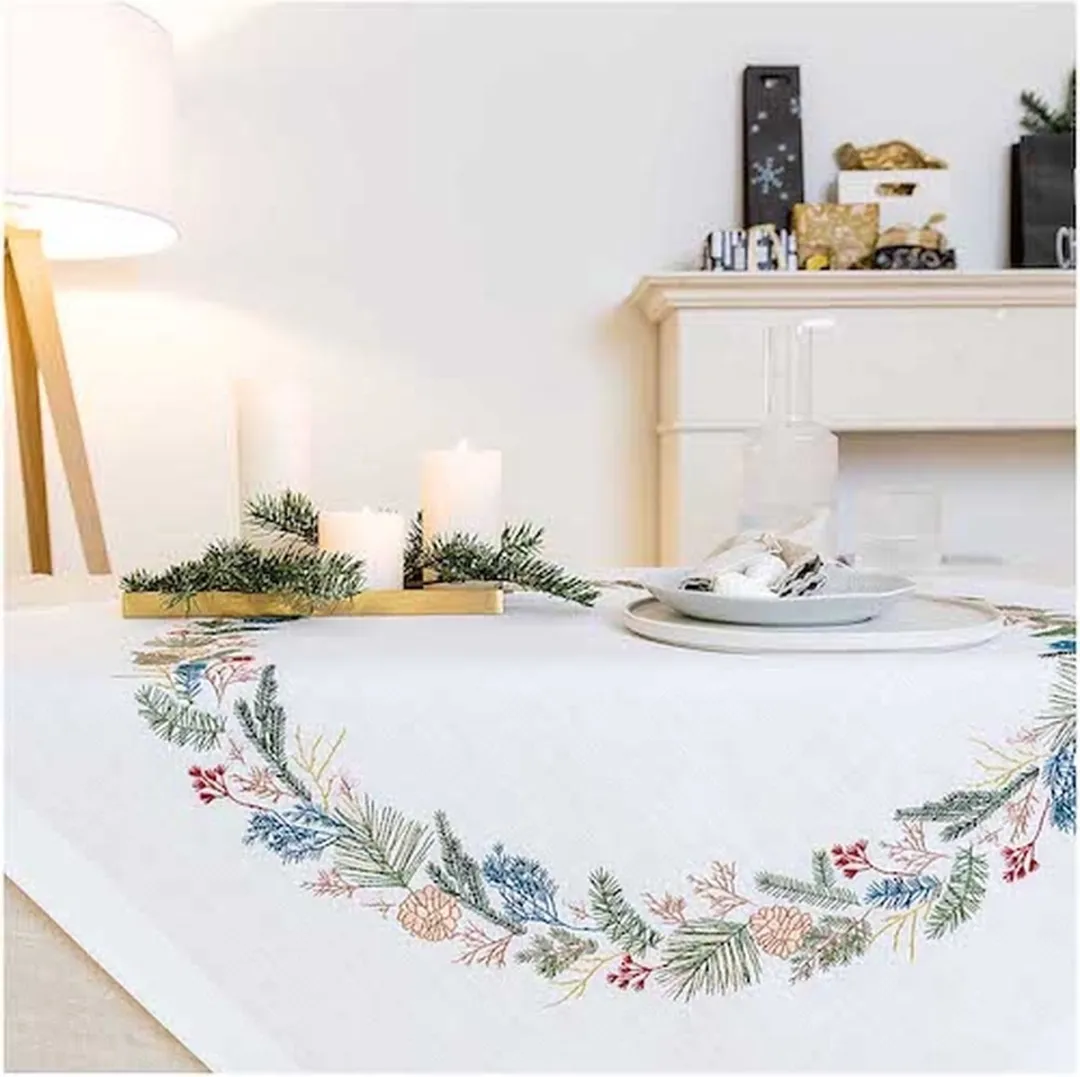 Rico Design Borduurpakket Tafelkleed Dennenkrans 31239.52.21