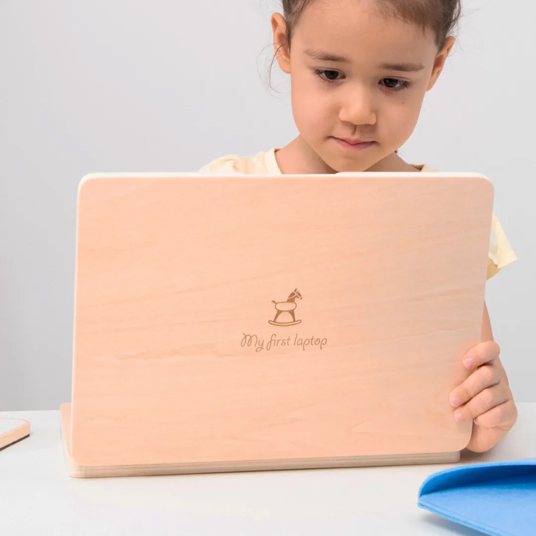 New Classic Toys Houten Speelgoed Laptop Mijn Eerste Laptop - Krijtbord & Magnetische Letters