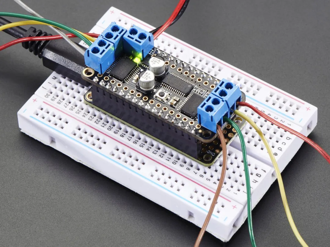 Adafruit DC Motor + Stepper FeatherWing 2927 - Meerkleurig - afbeelding 6 van 6
