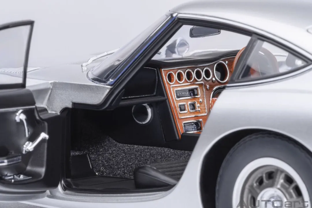 Toyota 2000GT AUTOart 1/18 Modelauto - Silver