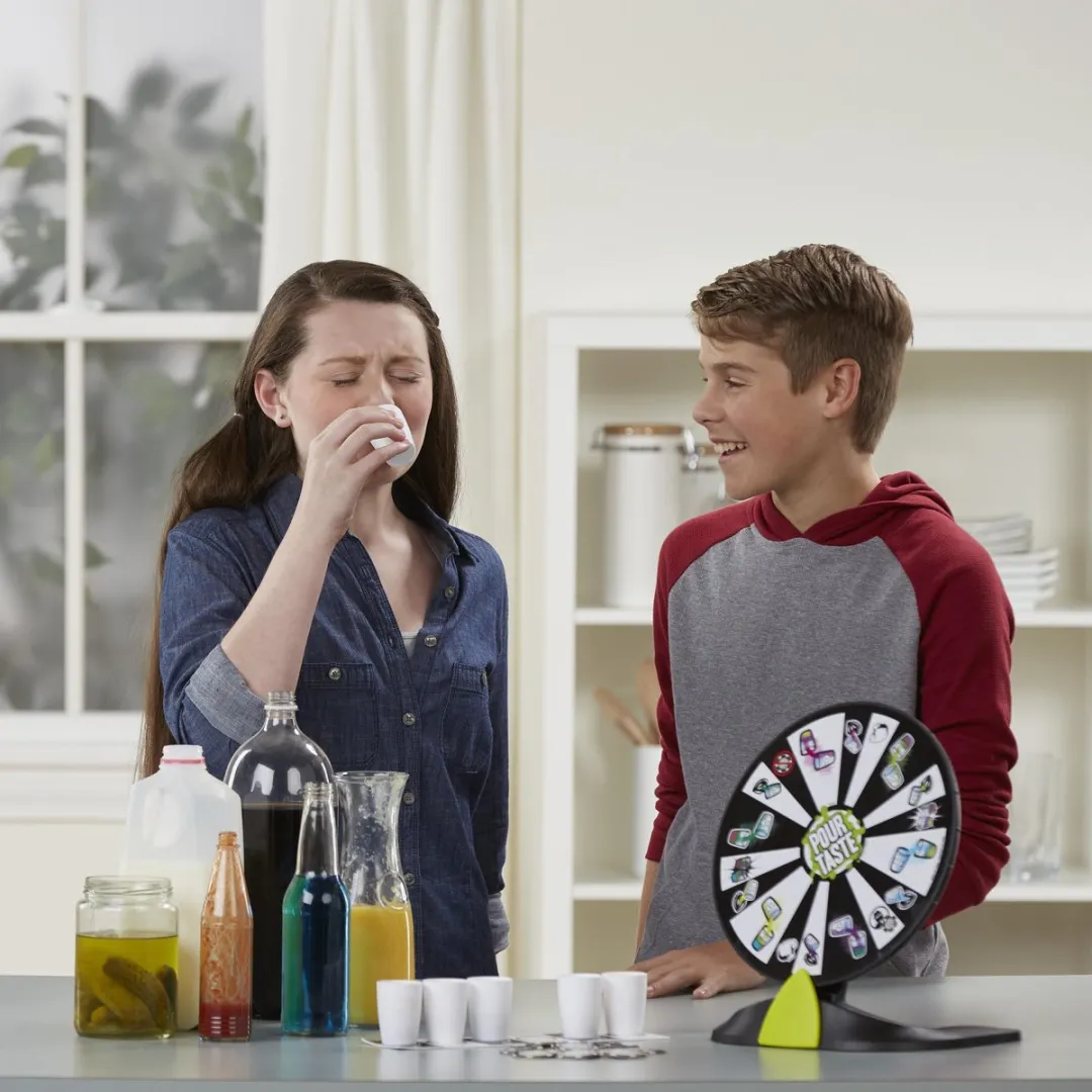 Hasbro Gaming Slechte Smaak Bordspel - Draaiwiel & 20 Fiches