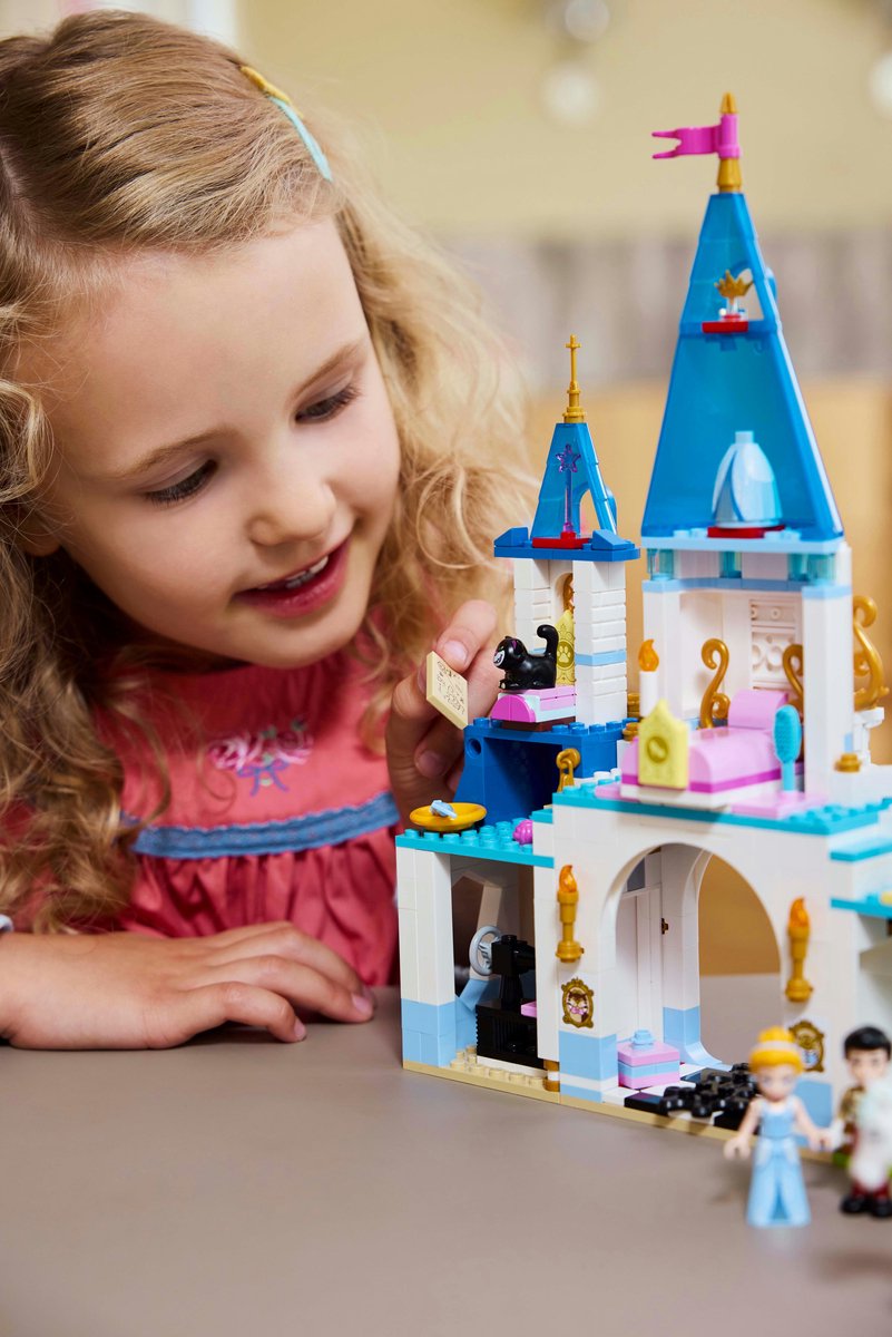 LEGO Disney Princess Assepoesters kasteel en paardenkoets - 43275
