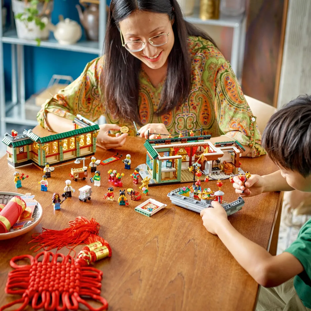 LEGO Chinees Nieuwjaar 80113 Feestelijke Familiereünie - 13 Minifiguren
