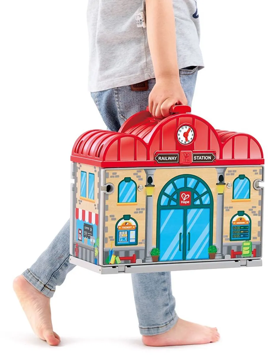 Hape E3877 Draagbare Treinstationset - 40 Stuks - Multicolor