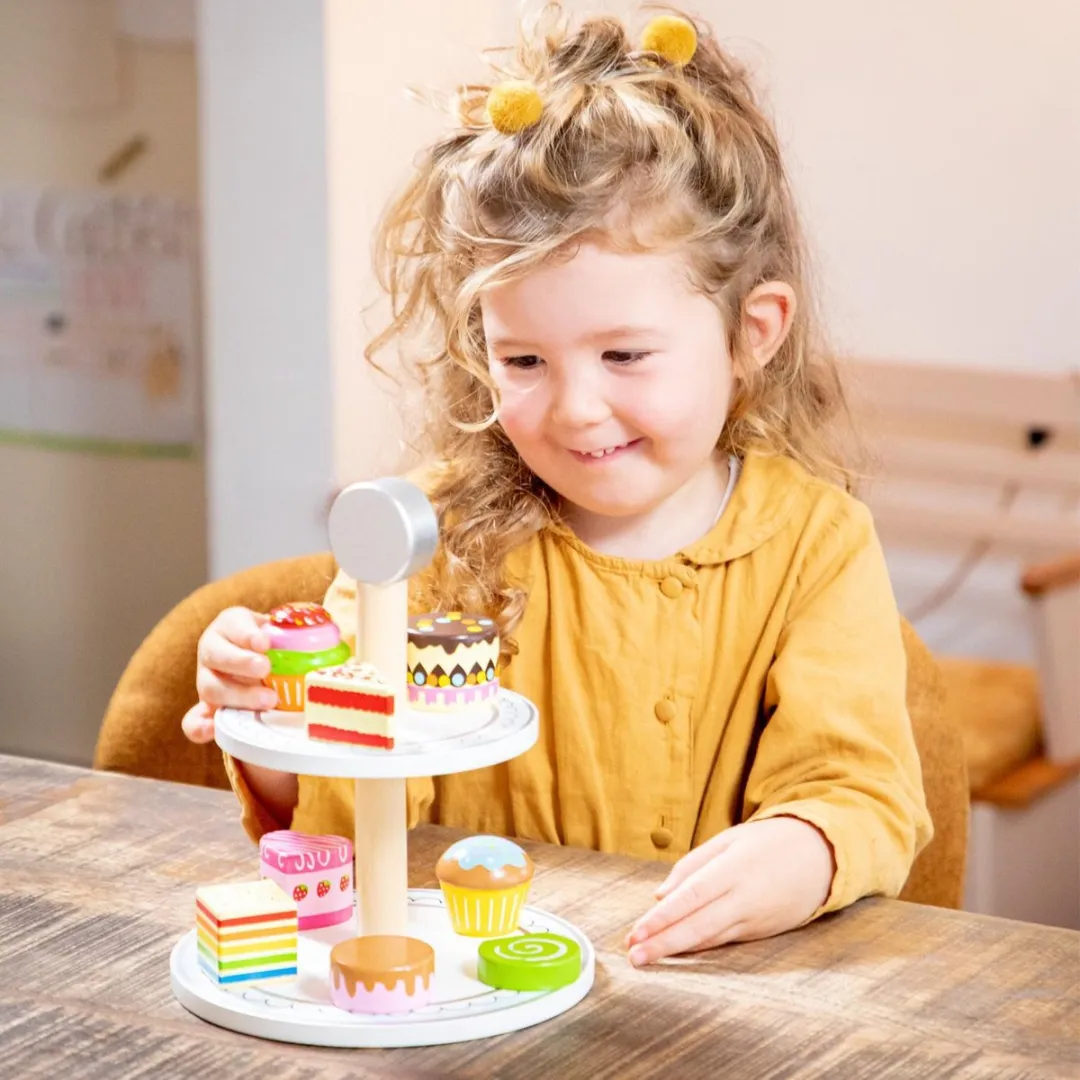 New Classic Toys Houten Etagère met Gebakjes - 8 Stuks