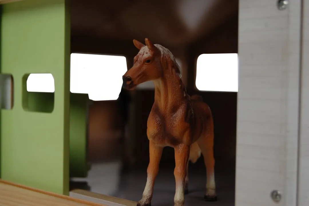 Kids Globe Luxe Paardenstal 1:32 Wit - MPN 610271