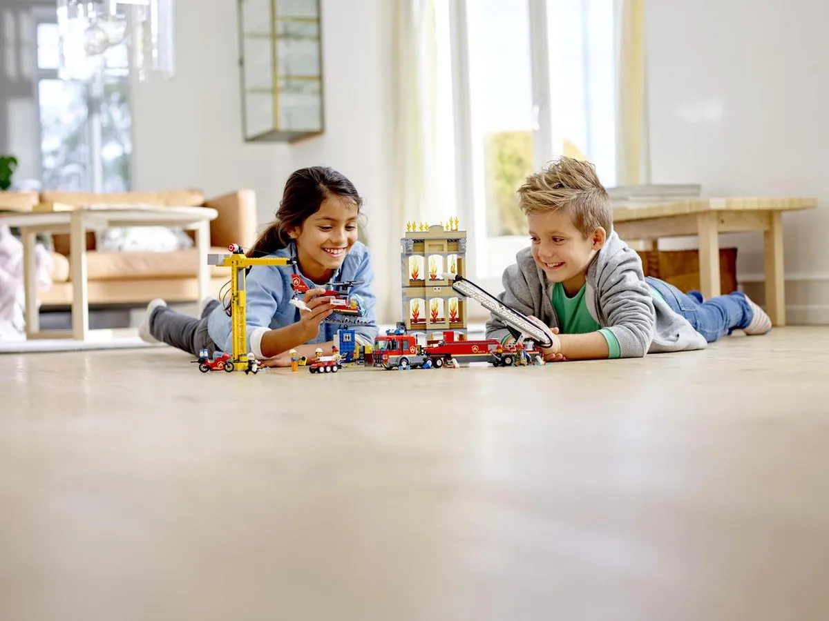 LEGO City Brandweerkazerne 60216 - 943 Stukken - 7 Minifiguren