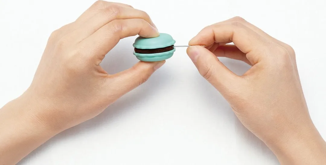 Clover Pistache Macaron Sweet'n Sharp