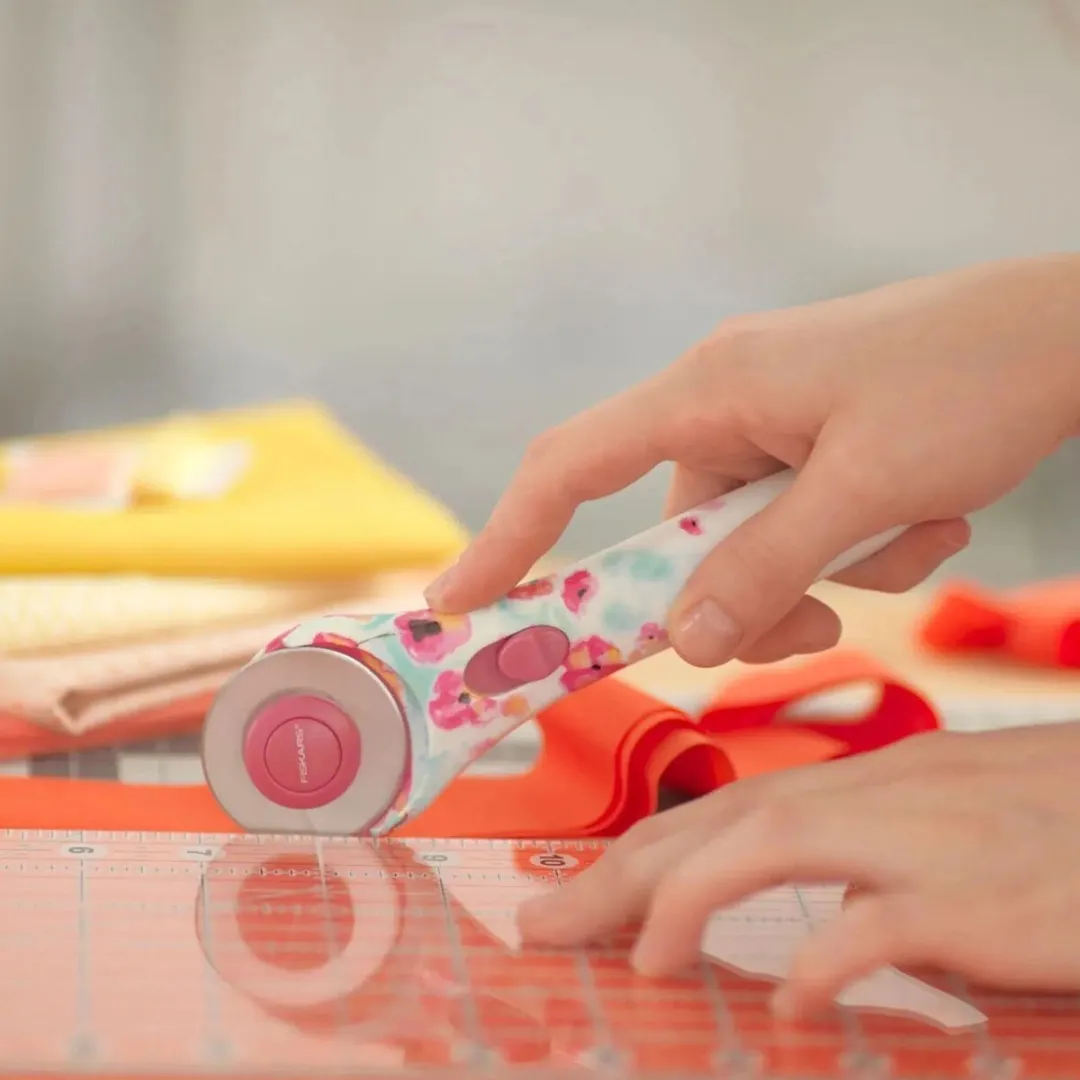 Fiskars Rolmes 45mm - Fashion Stick - Roze/Wit/Geel - afbeelding 5 van 6